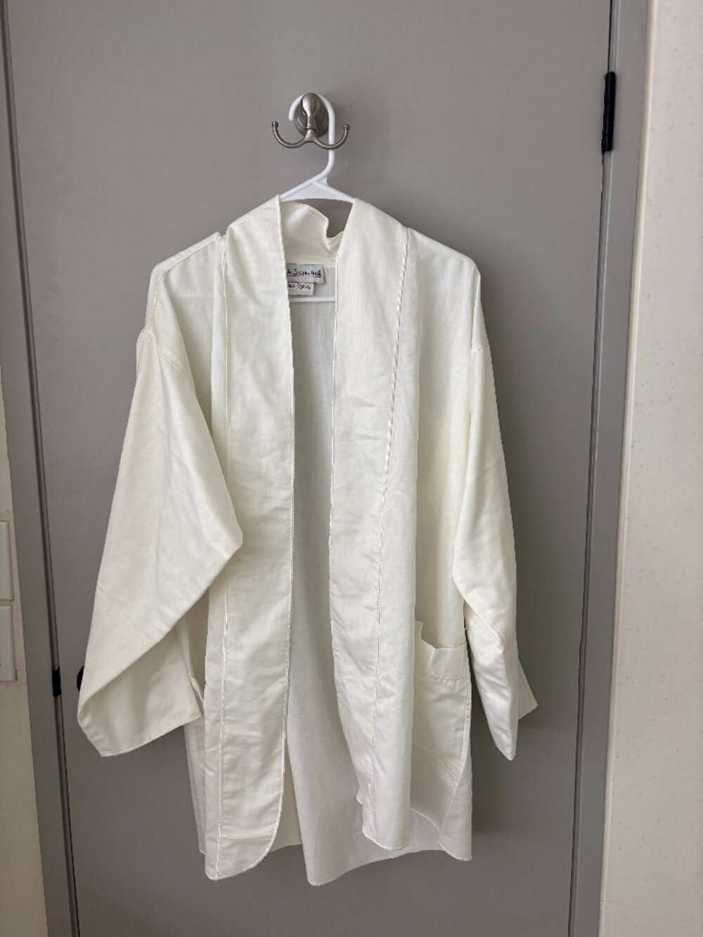 Vintage Fernando Sanchez Neiman Marcus Ivory Jacquard Robe